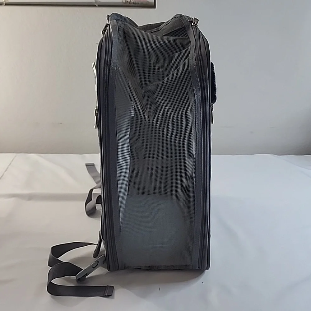 NWOT Petseek 2 in 1 Soft-Sided Airline Approved Backpack Travel Pet Carrier